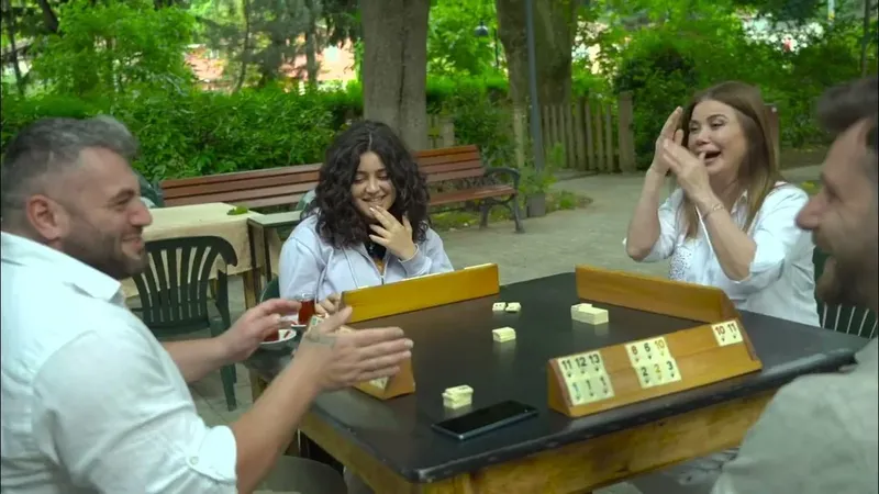 Ela Ela Nayore video kapağı